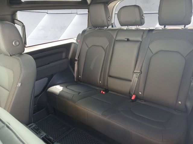 Land-Rover Defender 3.0D I6 250 X-Dynamic SE 90 AT 4WD MHEV