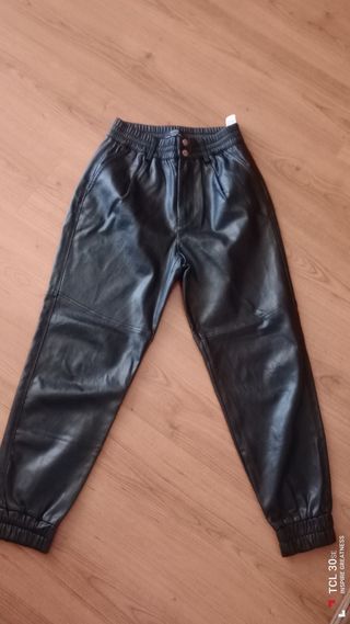 Pantalón de Bershka.