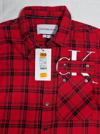 Camisa Roja - Negra Calvin Klein Relaxed Fit.