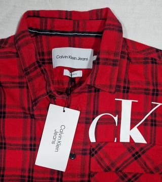 Camisa Roja - Negra Calvin Klein Relaxed Fit.