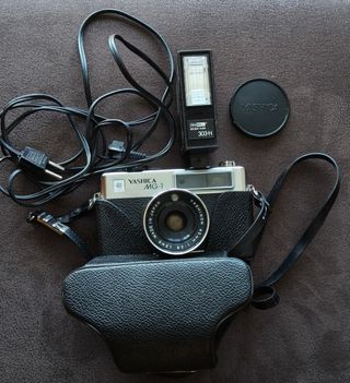 Cámara de fotos Yashica MG1