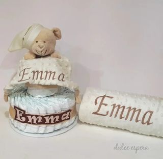 Tarta de pañales + doudou y manta personalizado
