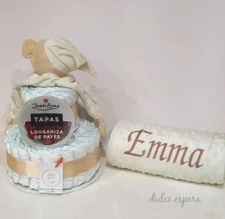 Tarta de pañales + doudou y manta personalizado