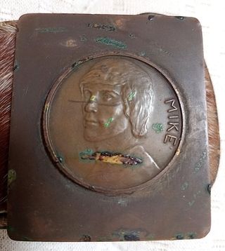 Medalla del cantante Mike Kennedy