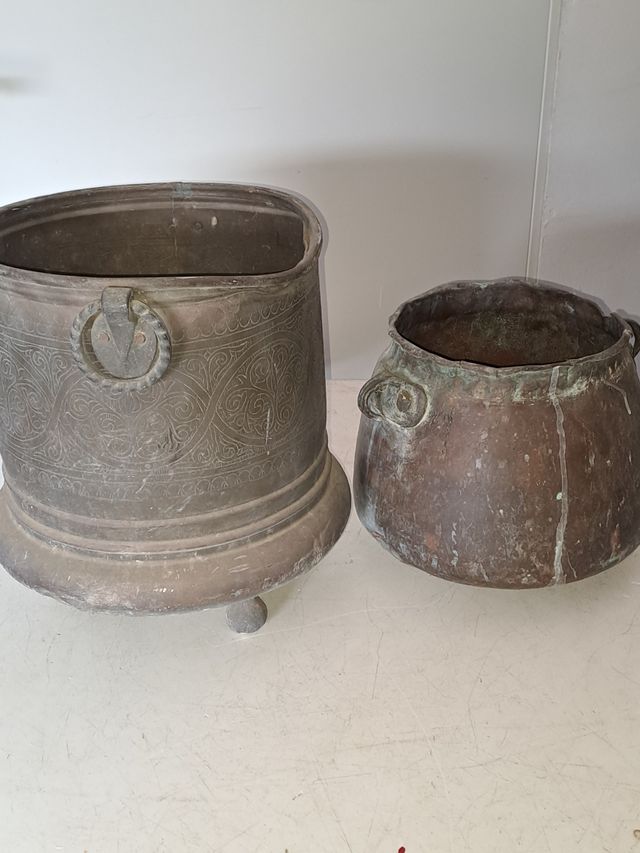 Caldero y macetero antiguos