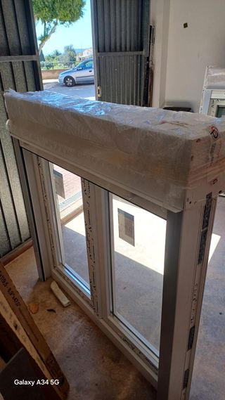 VENTANA 2 HOJAS DE PVC CON PERSIANA (REF.26) 