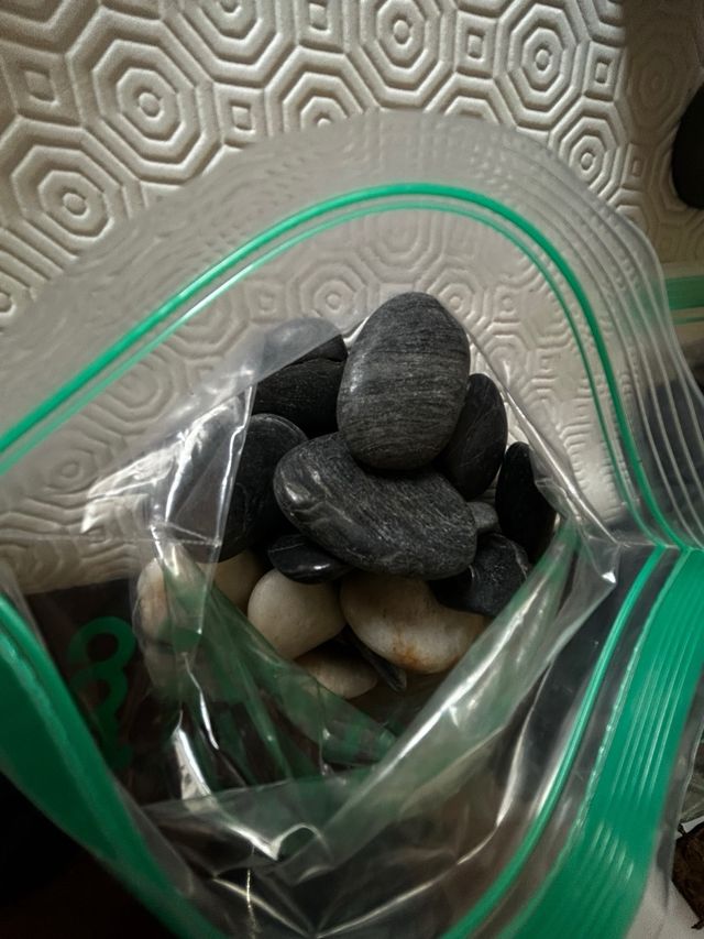 Sassi di fiume in ebano nero / set da 20 pezzi