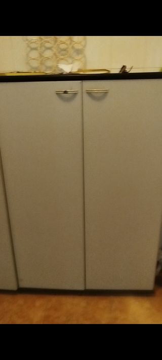 Armario oficina nave local.