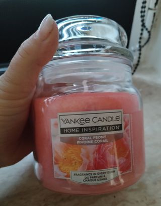 Candela Yankee Candle coral peony