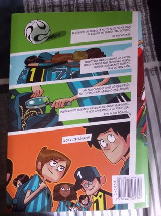 Los Futbolísimos 1: El misterio de los árbitros dormidos (Spanish Edition)