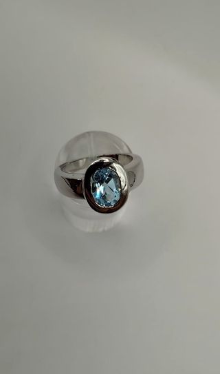 Anillo oro blanco con topacio 