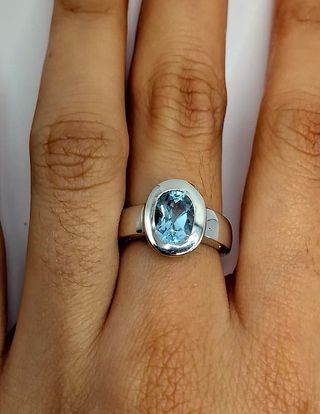 Anillo oro blanco con topacio 