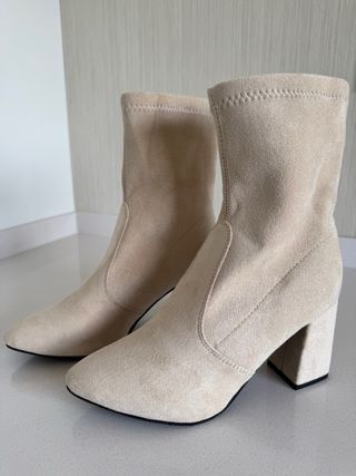 Botines. Tacón medio grueso Sin estrenar