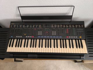 Teclado YAMAHA PSR 4500