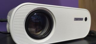 Video proyector con pantalla