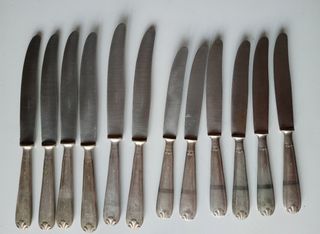 Coltelli in acciaio e con manico in argento 