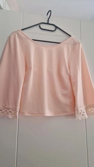 Blusa con escote en la espalda