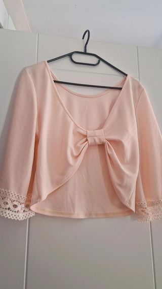 Blusa con escote en la espalda