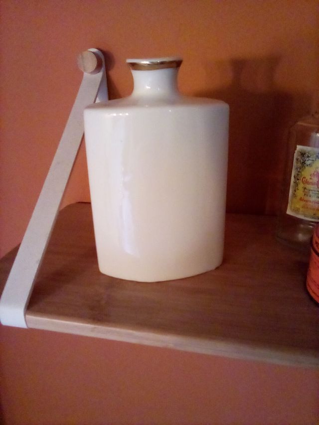 Botella antigua de porcelana