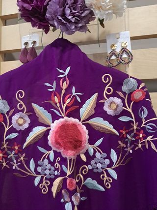 Manton flamenca bordado.