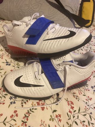 Zapatillas halterofilia mujer/hombre nike de segunda mano por 40 EUR en  Móstoles en WALLAPOP