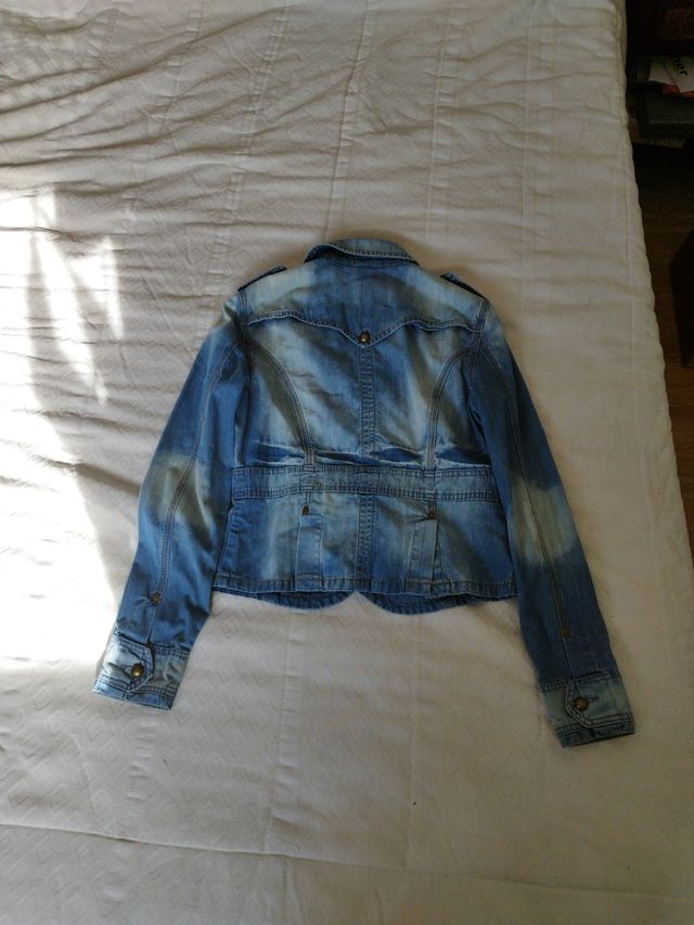 Chaqueta vaquera entallada