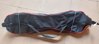 Monopatin de dos ruedas.