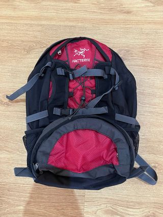 Mochila Arc’teryx Compacta y Versátil 