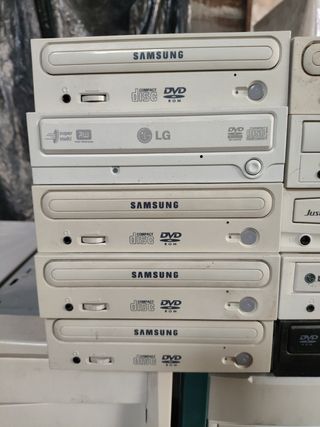 DVDcompact disc ordenador antiguo