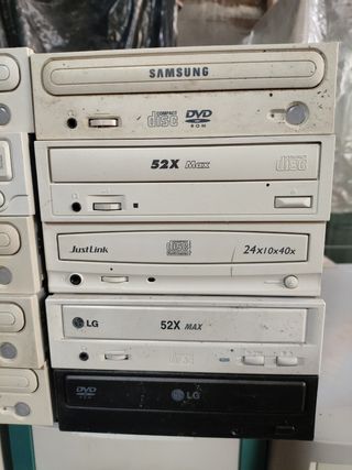 DVDcompact disc ordenador antiguo