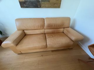 Sofá tres plazas en piel Natuzzi.