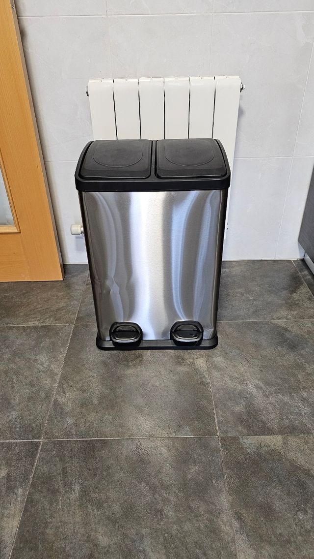 Cubo basura nuevo