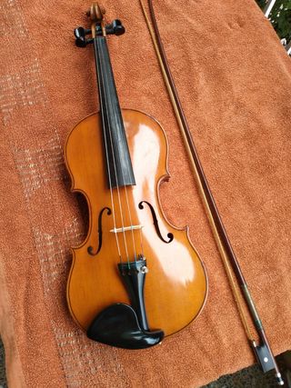 Violín, arco y estuche