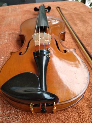 Violín, arco y estuche