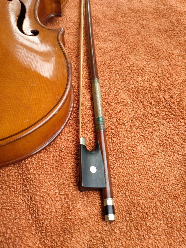Violín, arco y estuche