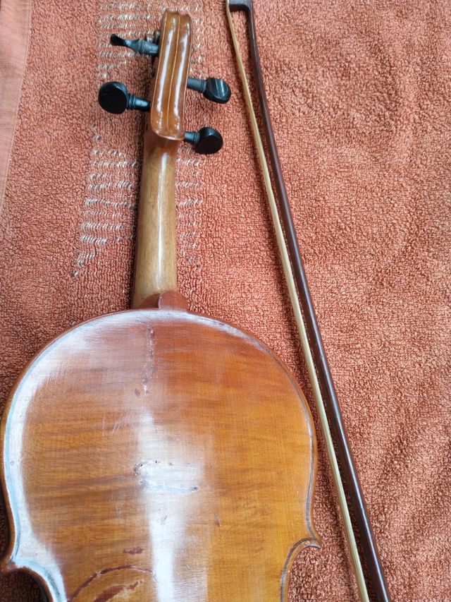 Violín, arco y estuche