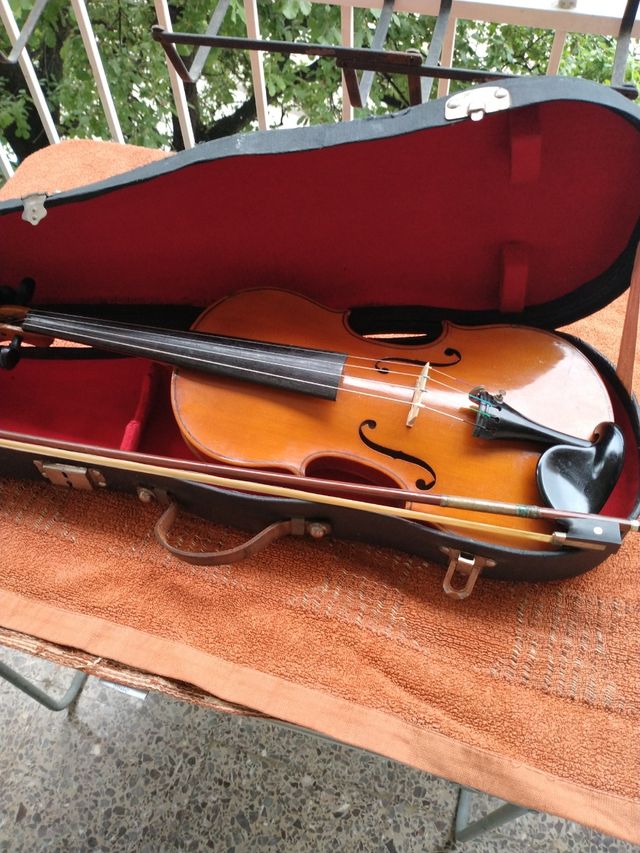 Violín, arco y estuche