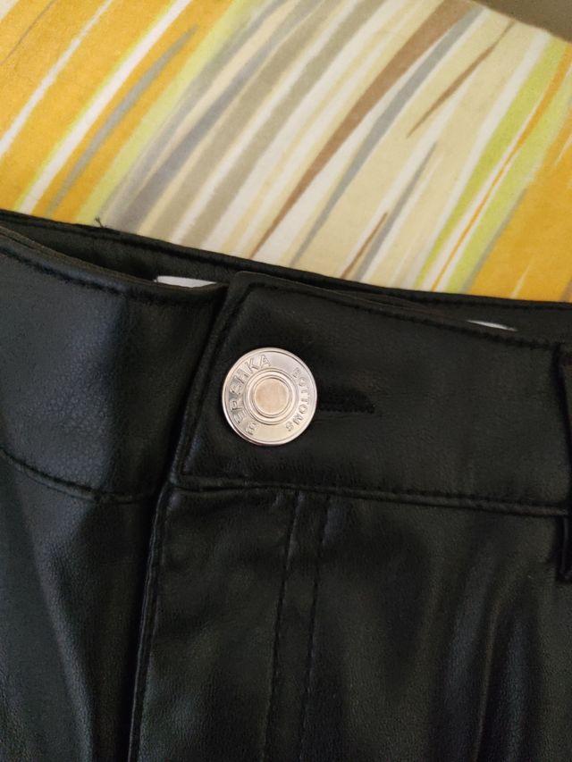 Pantaloni in ecopelle donna