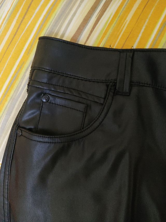 Pantaloni in ecopelle donna