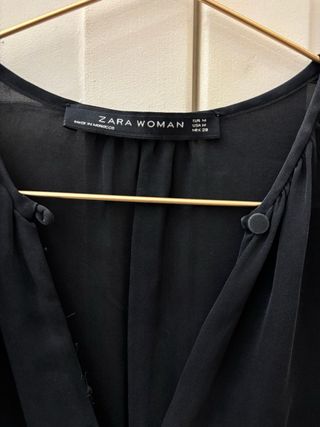 Blusa negra de Zara