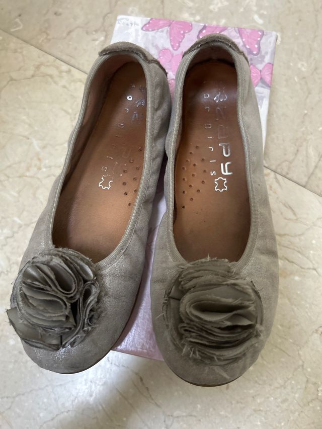 Bailarina niña pompon color piedra/dorado