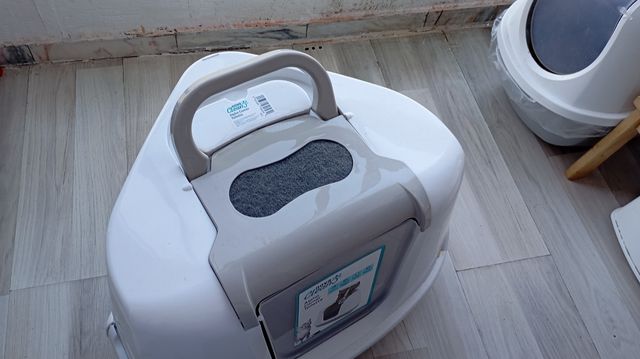 Caja triangular gatos