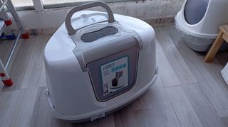 Caja triangular gatos