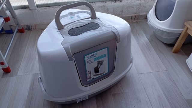 Caja triangular gatos