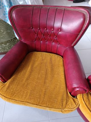 Sofa y dos sillones antiguos