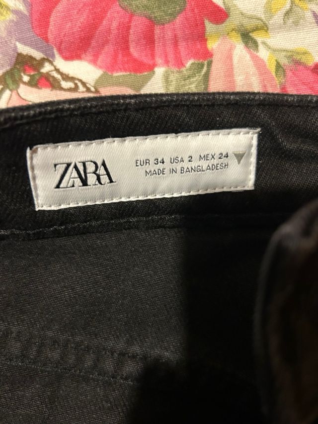 Jeans nero a vita alta modello mom fit zara 