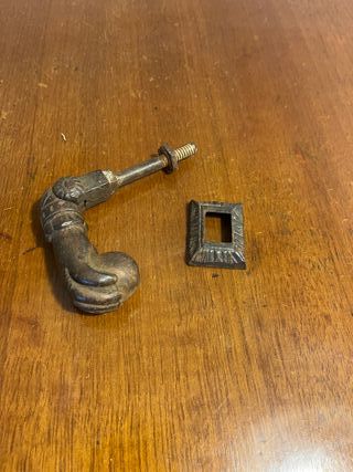 Llamadero antiguo de puerta hierro