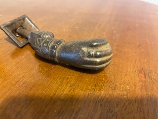 Llamadero antiguo de puerta hierro