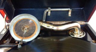 Gramola de maleta Gekaica - años 1940