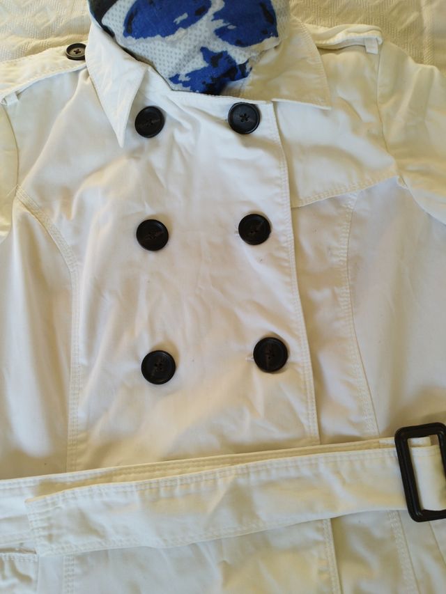 Gabardina blanca chics